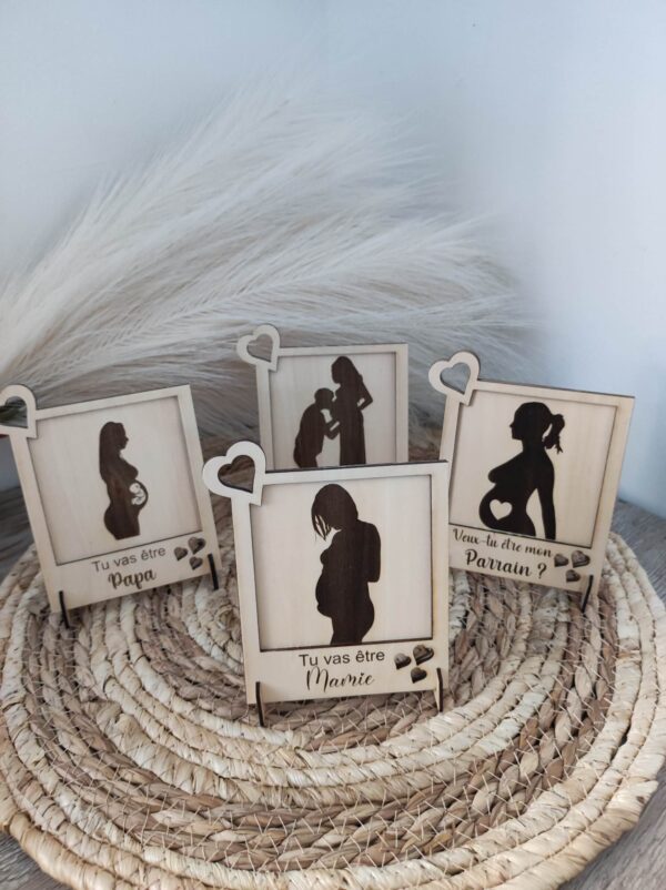 cadre photo format polaroid avec gravure de femmes enceintes pour annonce de grossesse