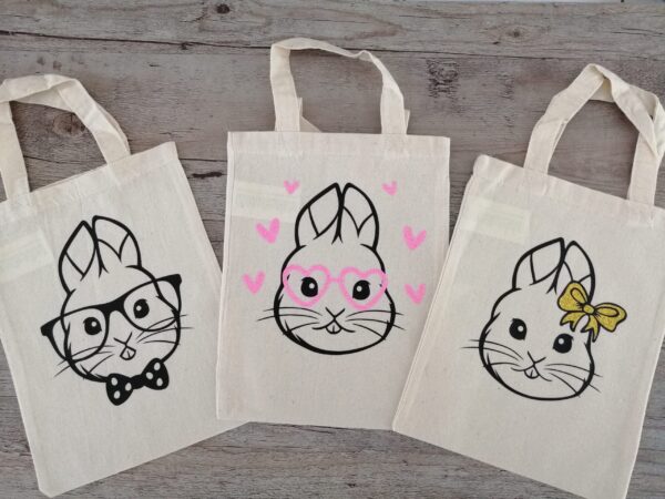 Les 3 modèles de sacs de pâques avec des têtes de petits lapins