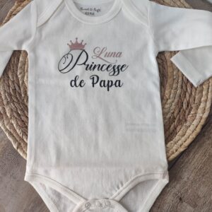 body bébé personnalisé en coton avec texte Luna princesse de papa